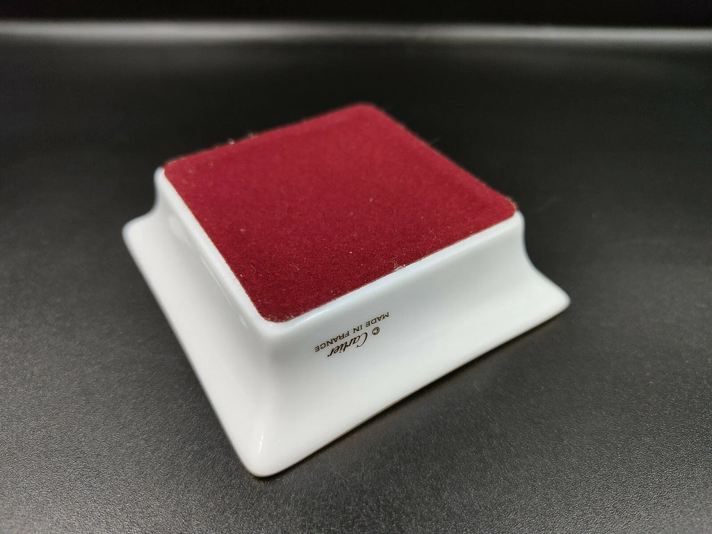 Set aus zwei Cartier Porzellan-Aschenbechern mit Originalverpackung — Gebraucht