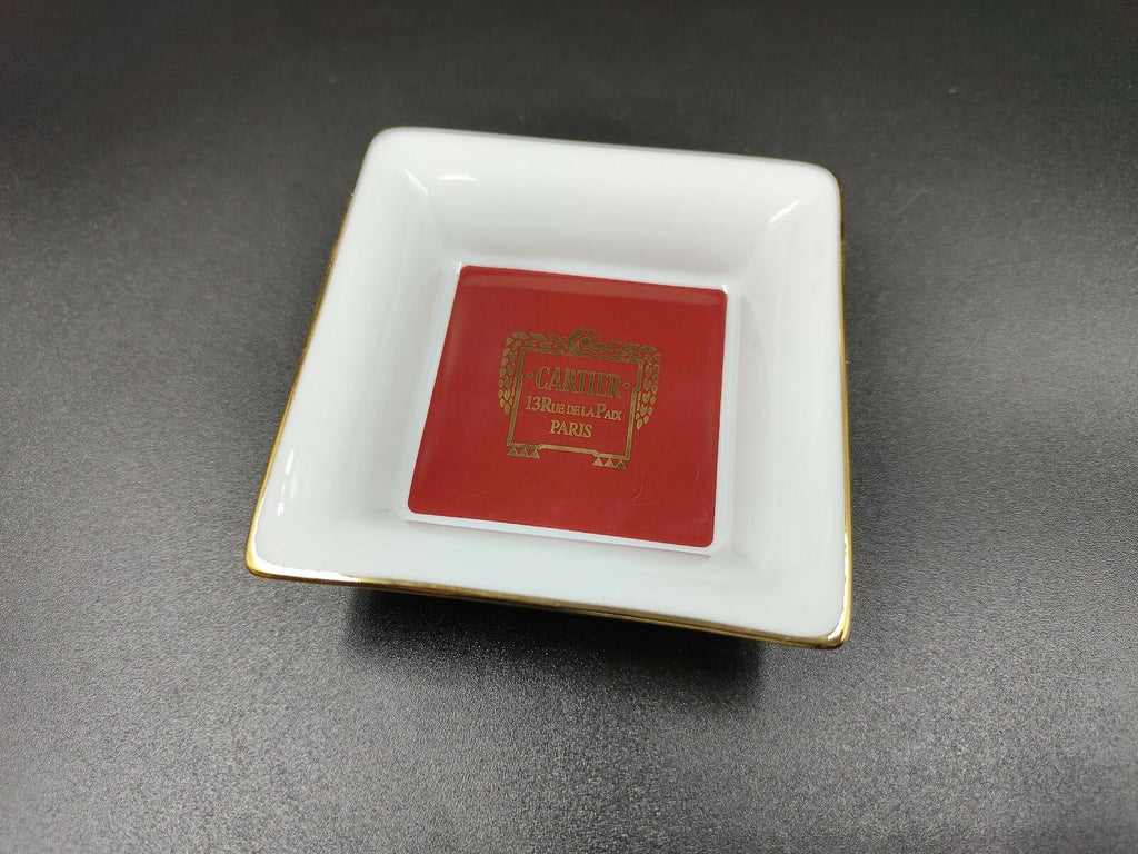 Set aus zwei Cartier Porzellan-Aschenbechern mit Originalverpackung — Gebraucht