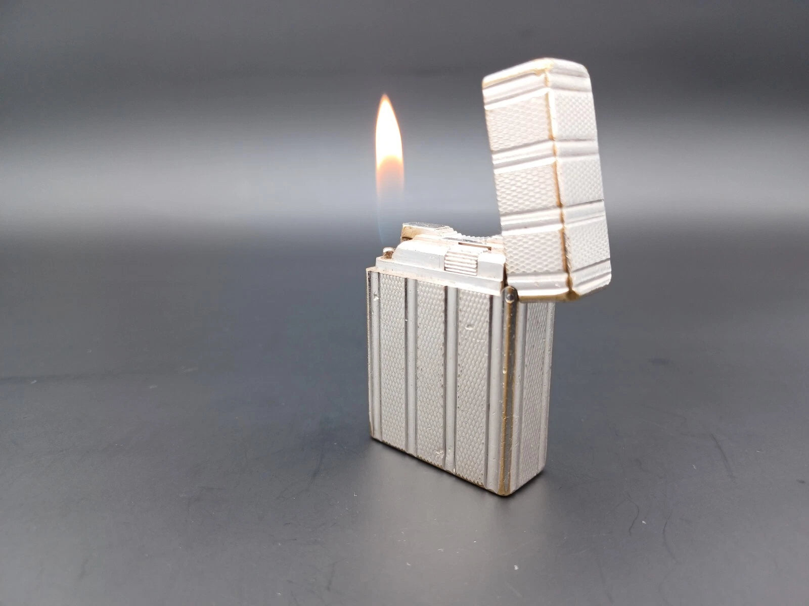 S.T. Dupont Line 1 BR Gasfeuerzeug - versilbert - Hergestellt in Frankreich - BA03-1466