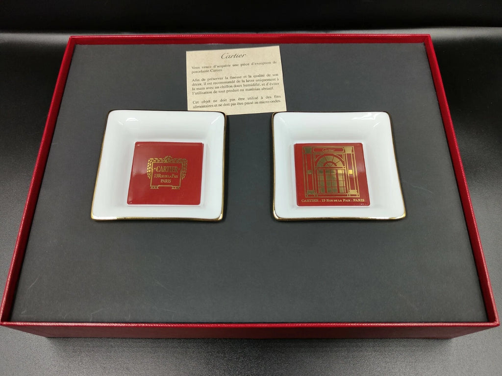 Set aus zwei Cartier Porzellan-Aschenbechern mit Originalverpackung — Gebraucht