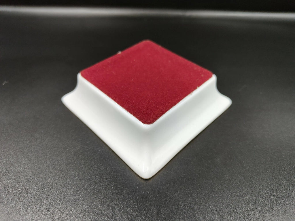 Set aus zwei Cartier Porzellan-Aschenbechern mit Originalverpackung — Gebraucht