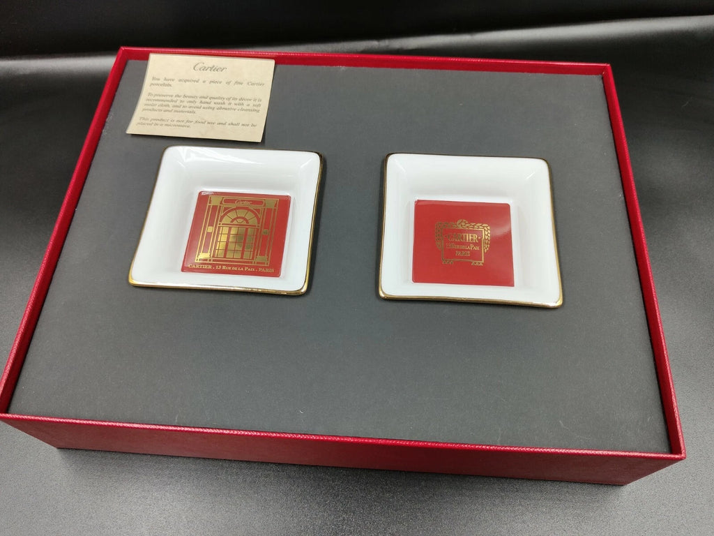 Set aus zwei Cartier Porzellan-Aschenbechern mit Originalverpackung — Gebraucht