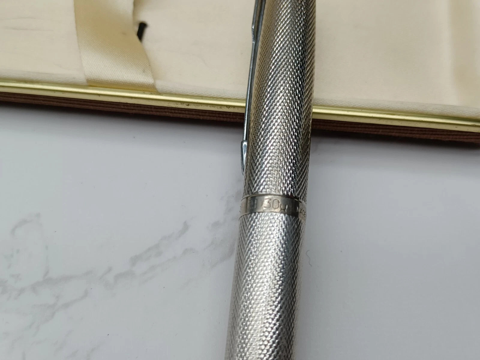 Schöner PARKER Füllfederhalter - Versilbert - Feder 18 Karat Gold - Mit Box AF07-1613