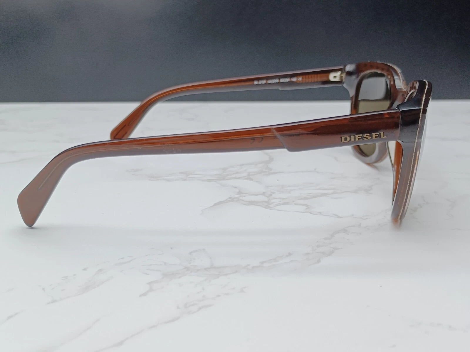 NEW OLD STOCK - DIESEL SUNGLASSES - DL 0137 - col.50G - 52/21 - 140 - CA-1621