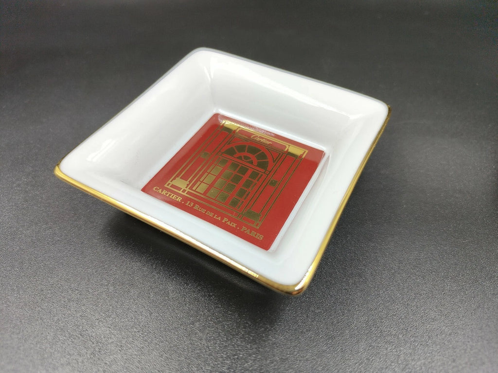 Set aus zwei Cartier Porzellan-Aschenbechern mit Originalverpackung — Gebraucht