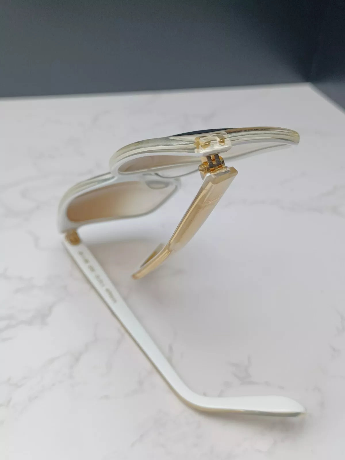 EMMANUELLE KHANH " VINTAGE " EK11610 - Ivory color - Sunglasses - New Old Stock