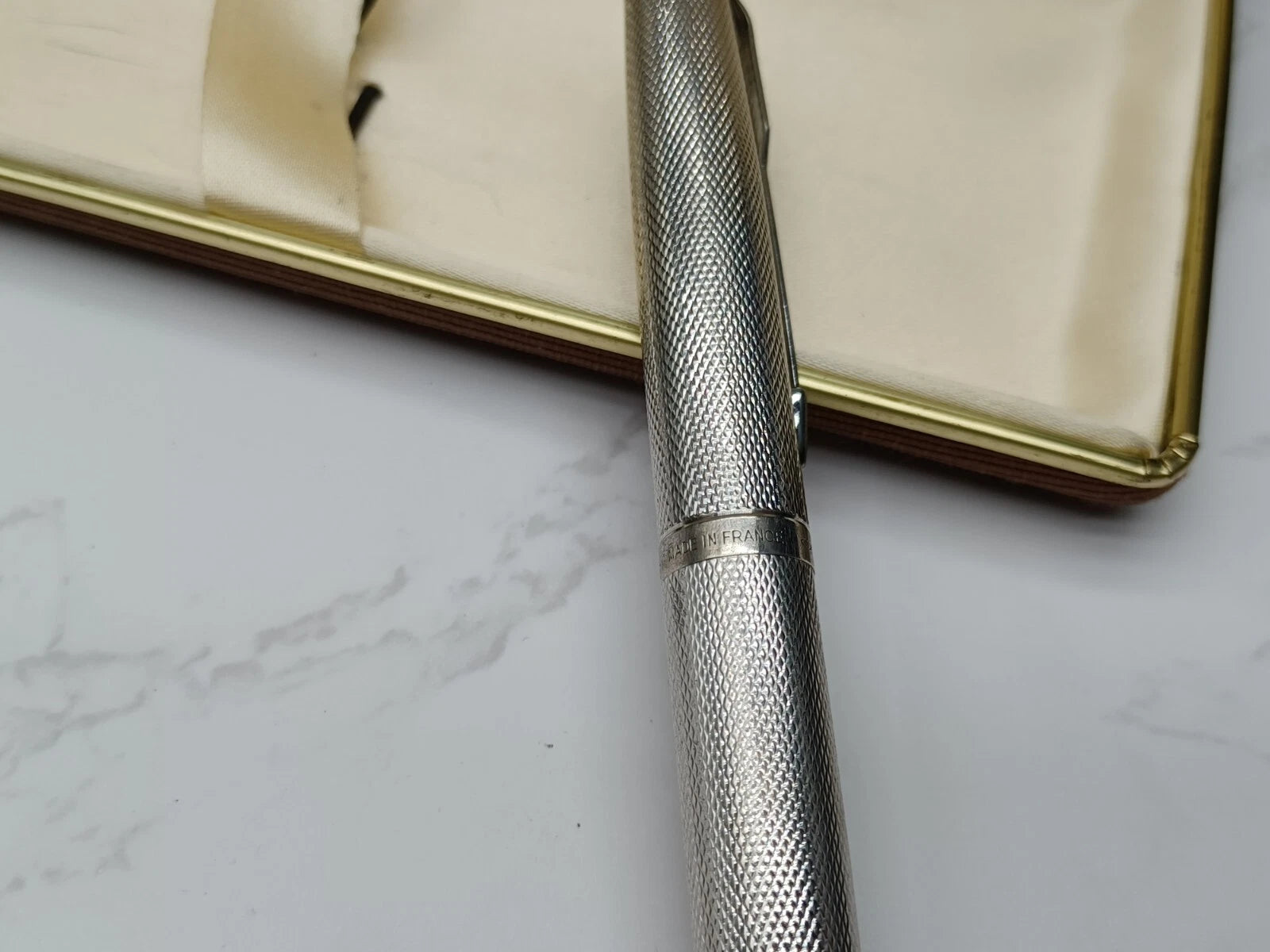 Schöner PARKER Füllfederhalter - Versilbert - Feder 18 Karat Gold - Mit Box AF07-1613