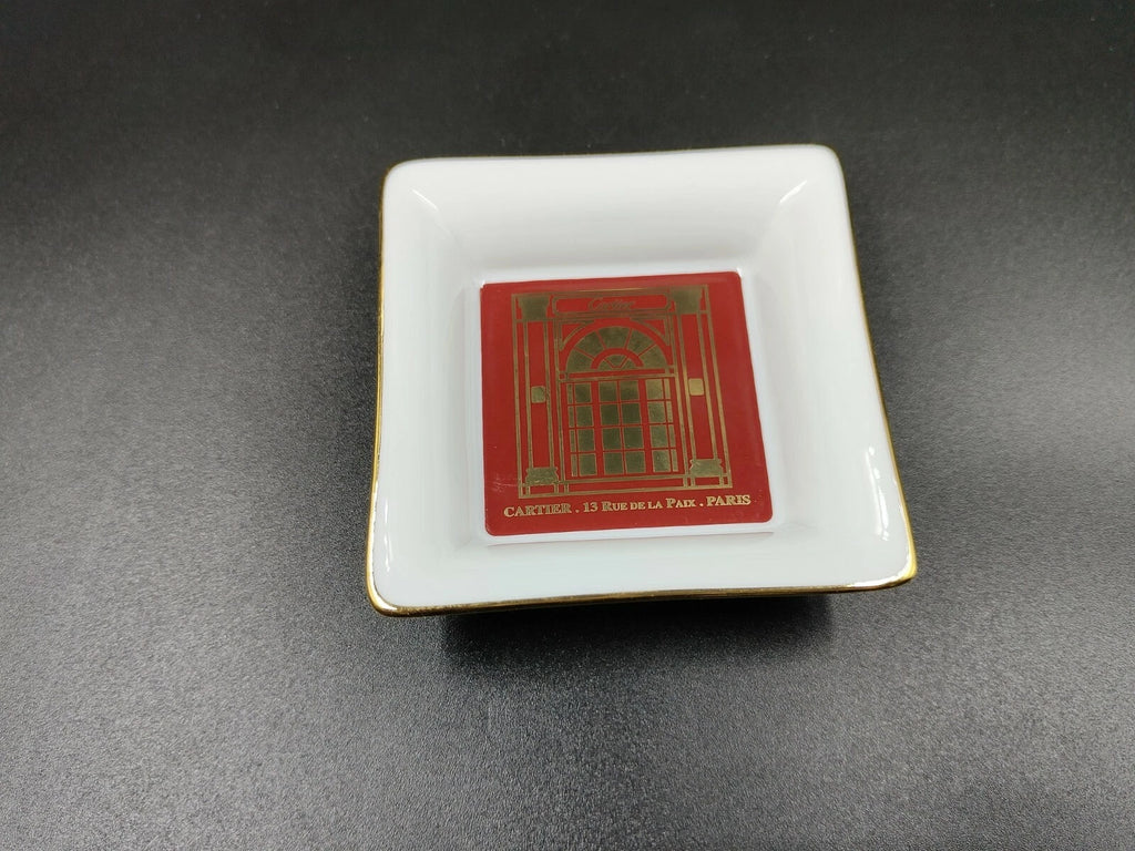Set aus zwei Cartier Porzellan-Aschenbechern mit Originalverpackung — Gebraucht
