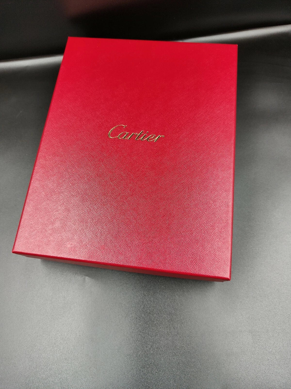 Set aus zwei Cartier Porzellan-Aschenbechern mit Originalverpackung — Gebraucht