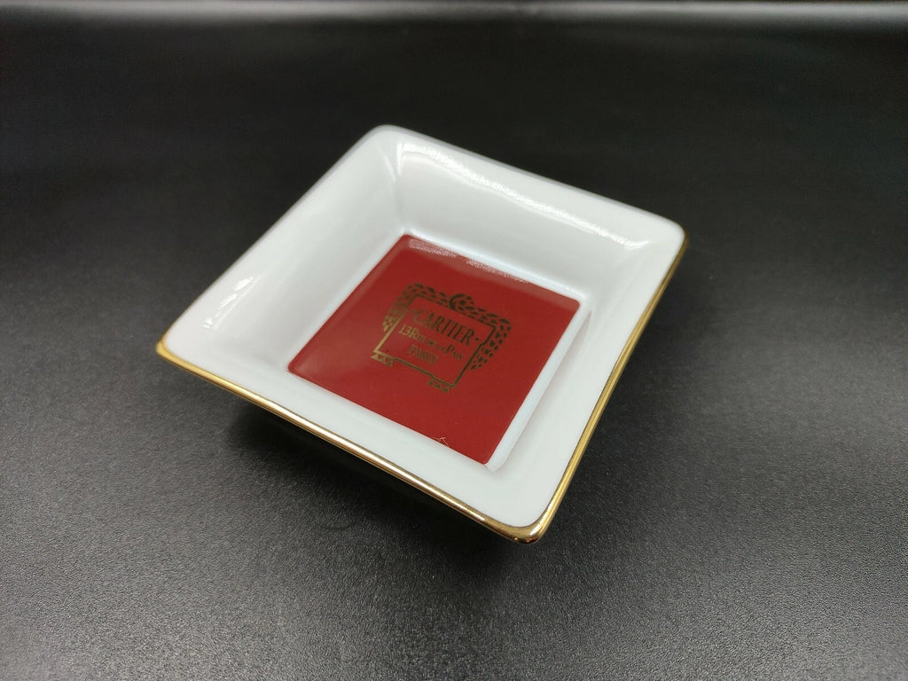 Set aus zwei Cartier Porzellan-Aschenbechern mit Originalverpackung — Gebraucht