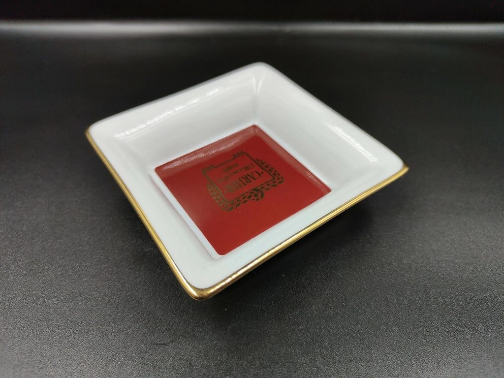 Set aus zwei Cartier Porzellan-Aschenbechern mit Originalverpackung — Gebraucht