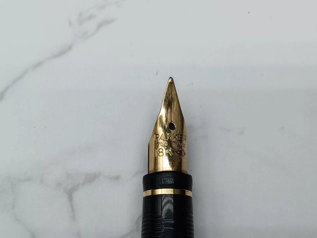Schöner PARKER Füllfederhalter - Versilbert - Feder 18 Karat Gold - Mit Box AF07-1613