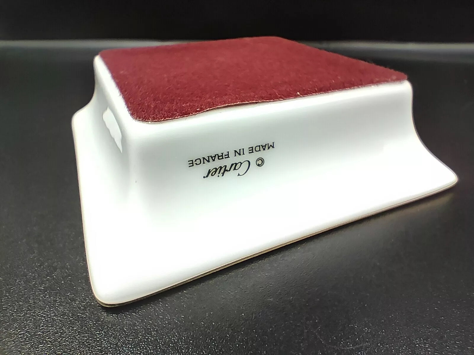 Set aus zwei Cartier Porzellan-Aschenbechern mit Originalverpackung — Gebraucht