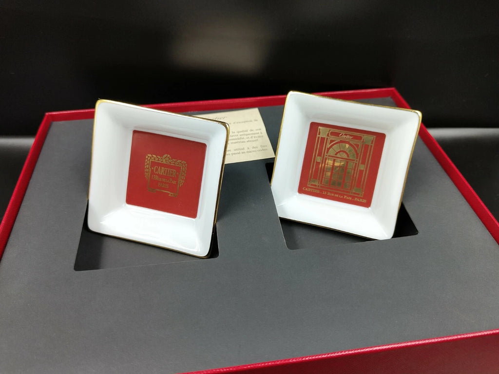 Set aus zwei Cartier Porzellan-Aschenbechern mit Originalverpackung — Gebraucht