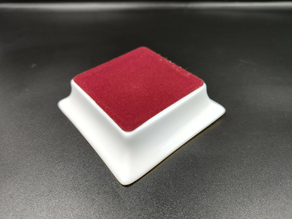 Set aus zwei Cartier Porzellan-Aschenbechern mit Originalverpackung — Gebraucht
