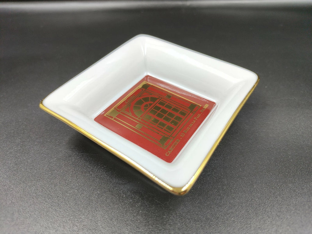 Set aus zwei Cartier Porzellan-Aschenbechern mit Originalverpackung — Gebraucht