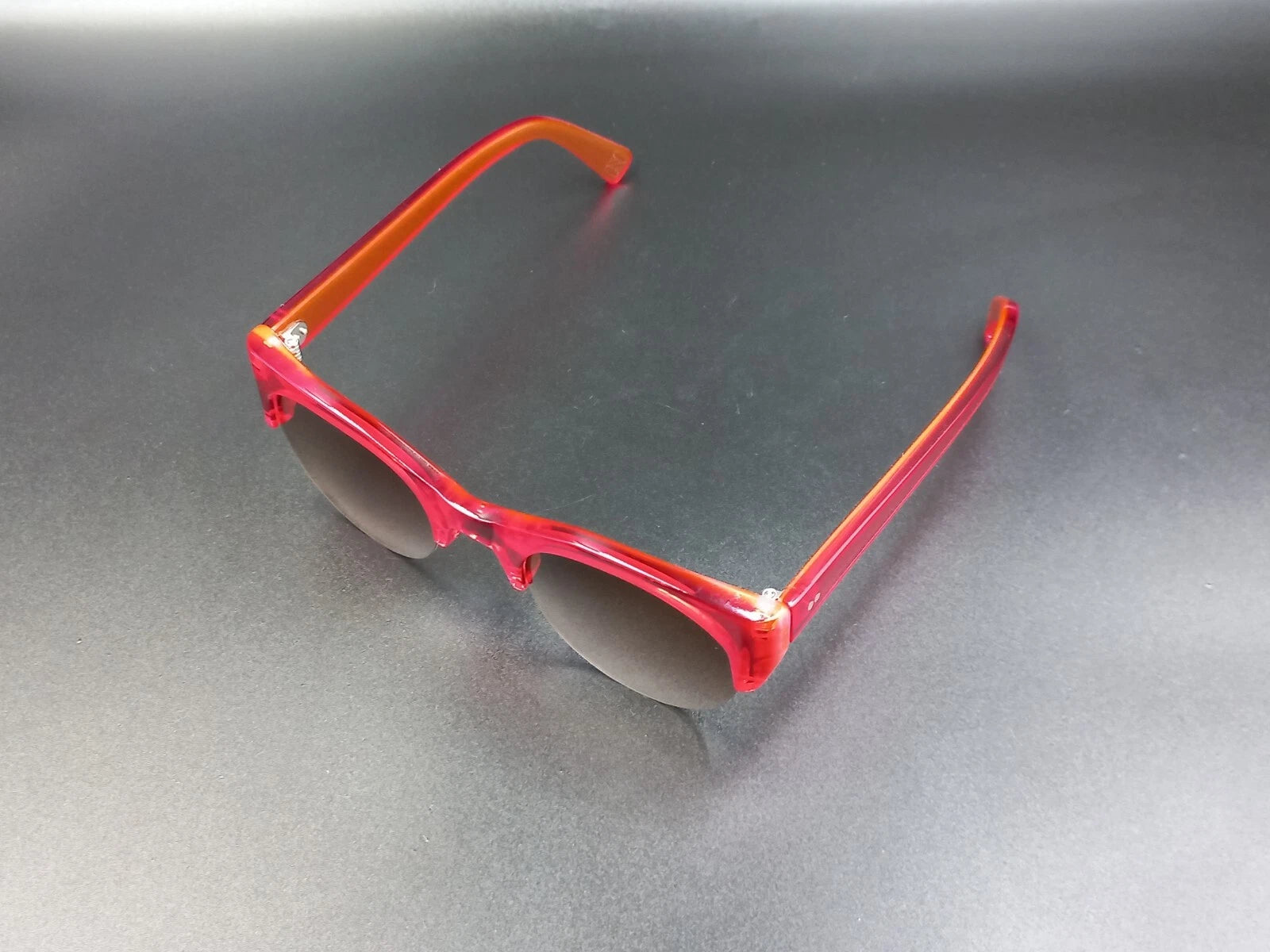 Schöne KIRK & KIRK „Jenny“ rote Sonnenbrille – Mit Etui – Neuwertig aus altem Lagerbestand – OVP